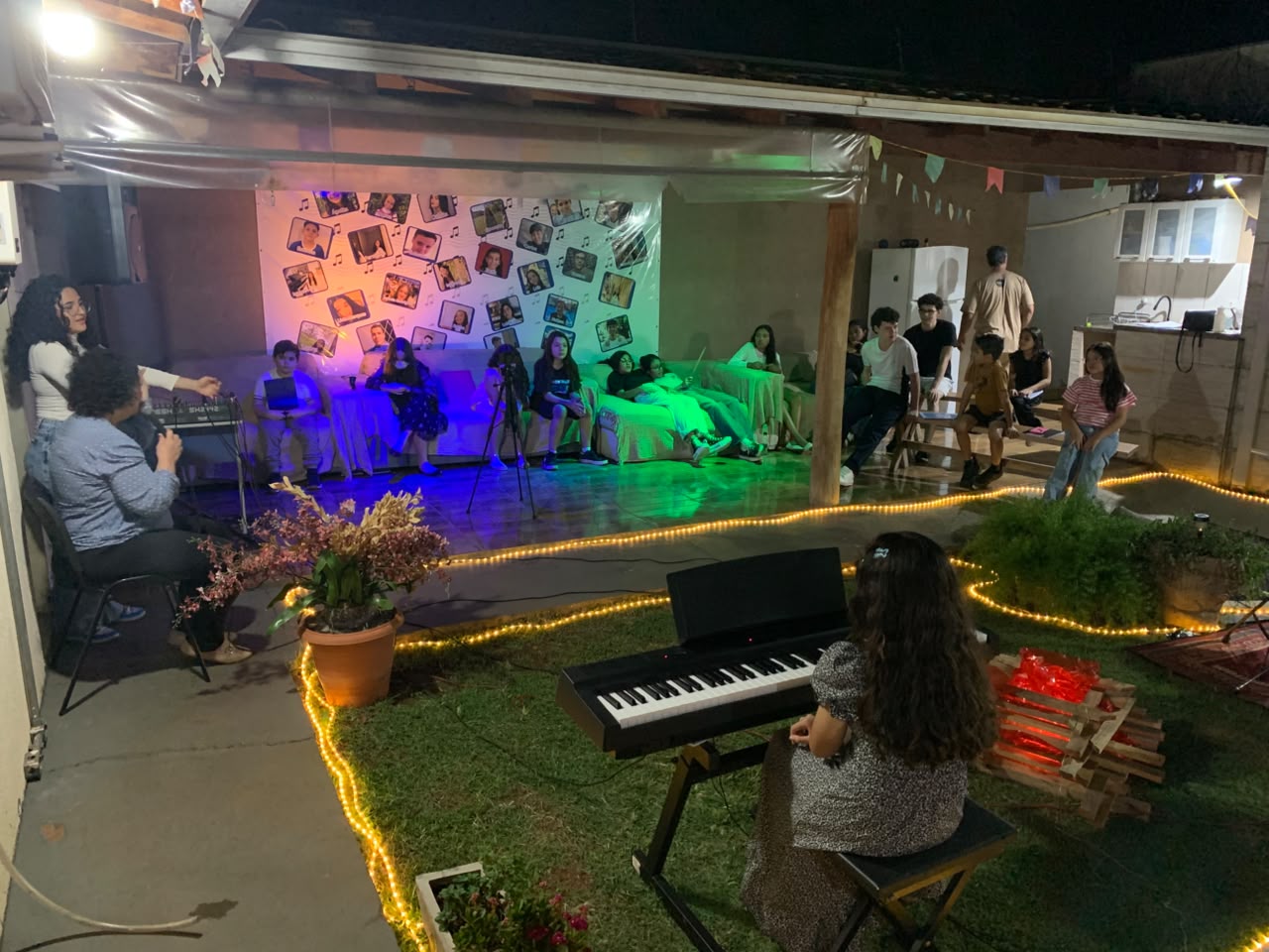 Apresentação musical ao ar livre na Pianíssima